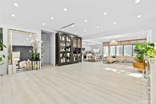 1918 N Maple, Burbank, CA 91505