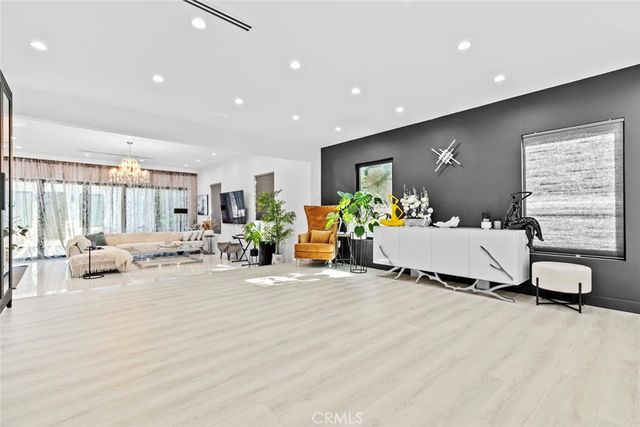 1918 N Maple, Burbank, CA 91505