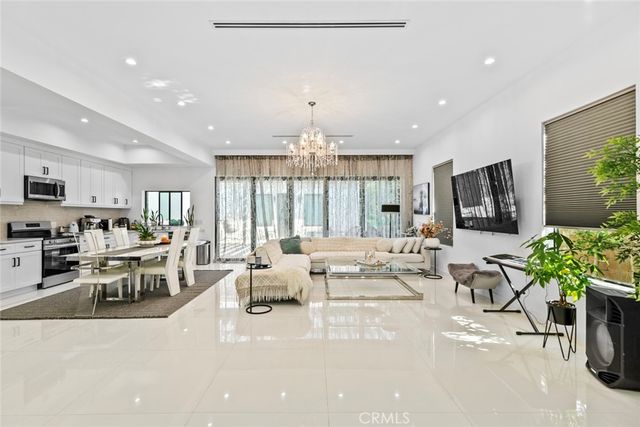 1918 N Maple, Burbank, CA 91505