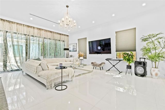 1918 N Maple, Burbank, CA 91505