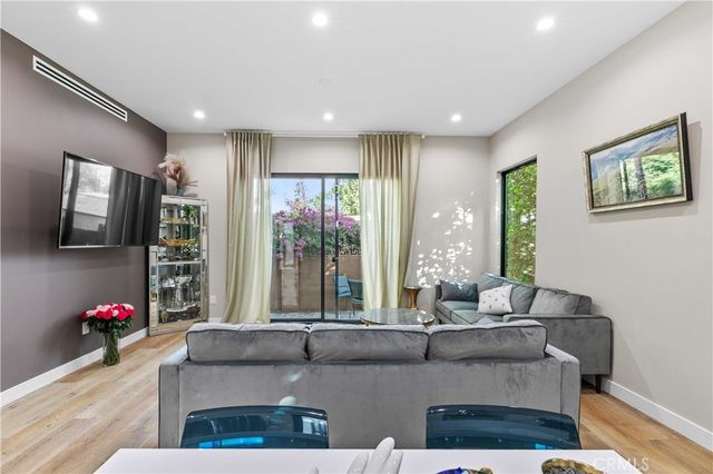 1918 N Maple, Burbank, CA 91505