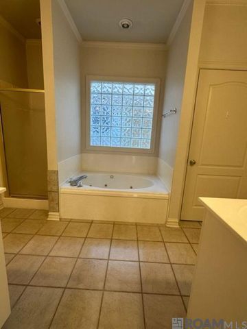 5820 Glen Cove Dr, Baton Rouge, LA 70809