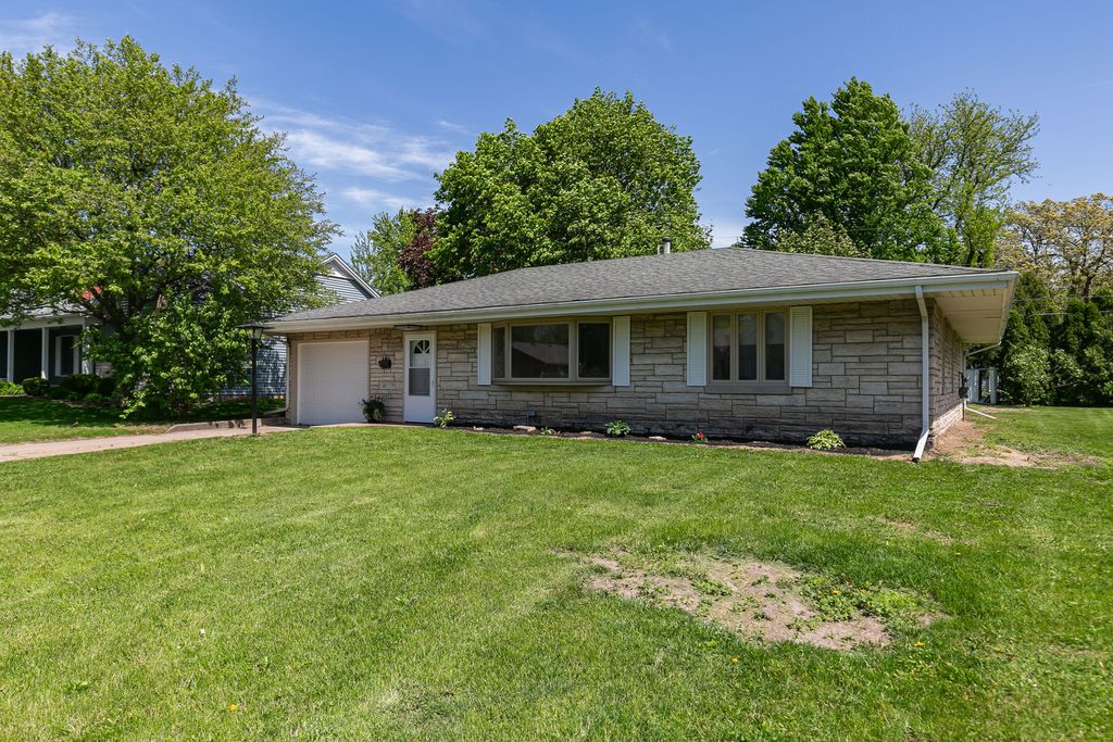 2908 26th Street, Moline, IL 61265
