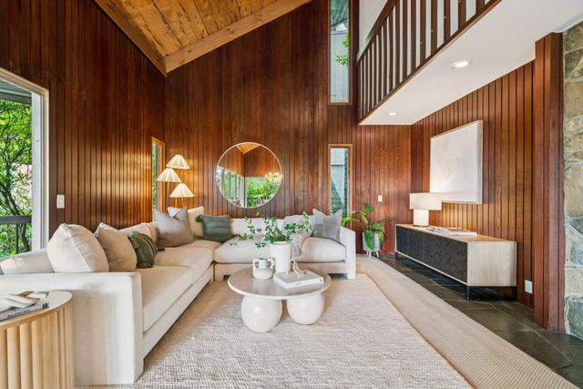 2835 Morley Dr, Oakland, CA 94611