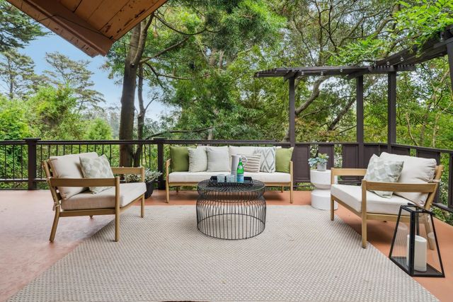 2835 Morley Dr, Oakland, CA 94611