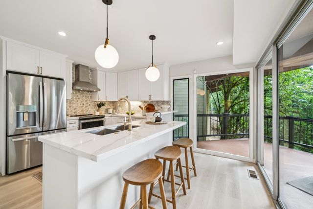 2835 Morley Dr, Oakland, CA 94611