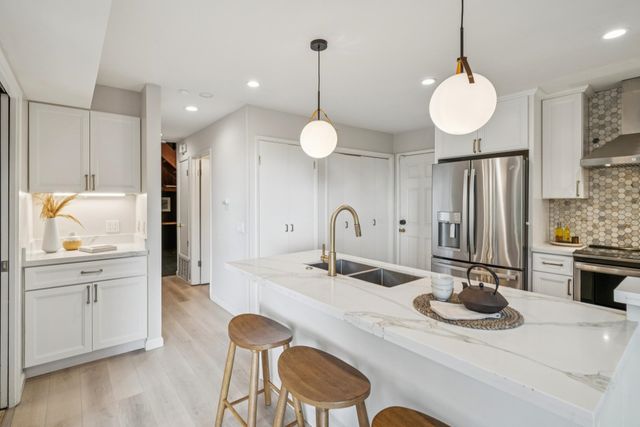 2835 Morley Dr, Oakland, CA 94611