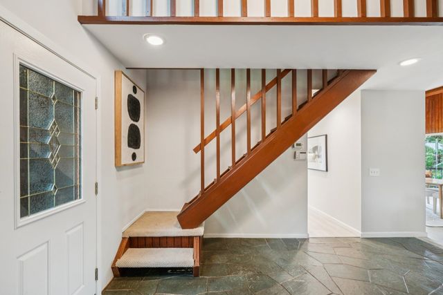 2835 Morley Dr, Oakland, CA 94611