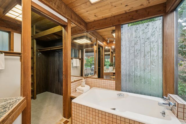 2835 Morley Dr, Oakland, CA 94611