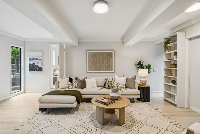 2835 Morley Dr, Oakland, CA 94611