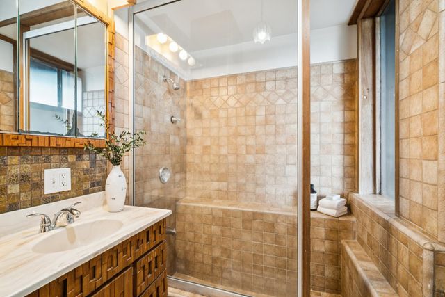 2835 Morley Dr, Oakland, CA 94611