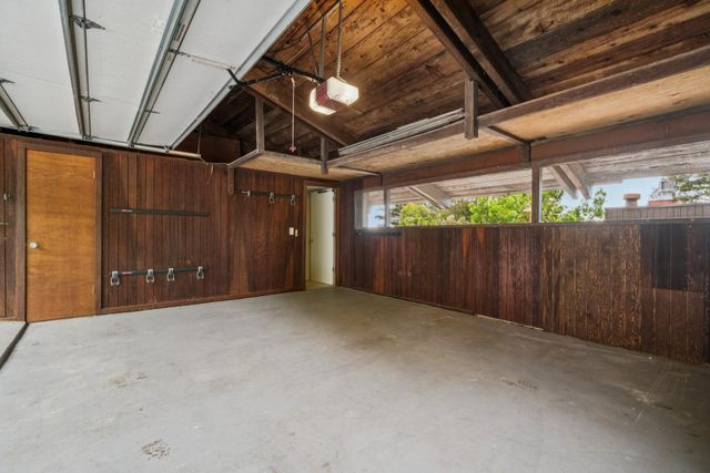 2835 Morley Dr, Oakland, CA 94611