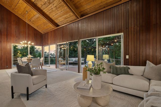 2835 Morley Dr, Oakland, CA 94611