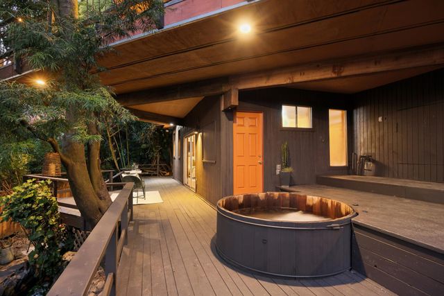 2835 Morley Dr, Oakland, CA 94611