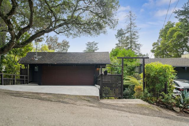 2835 Morley Dr, Oakland, CA 94611