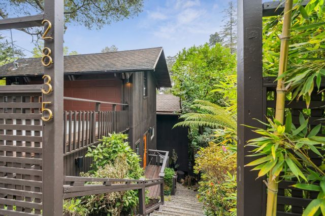 2835 Morley Dr, Oakland, CA 94611