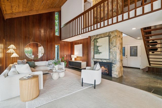 2835 Morley Dr, Oakland, CA 94611