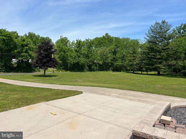 344 HALLMAN MILL RD, Phoenixville, PA 19460