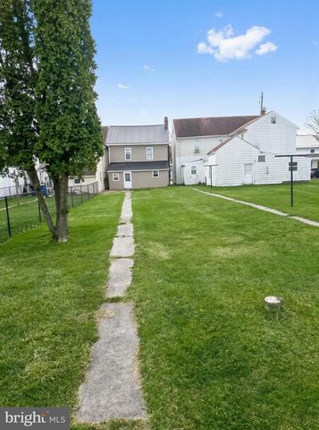 69 MAIN ST, Womelsdorf, PA 19567