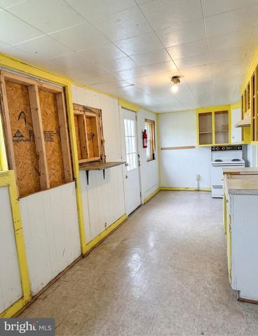 69 MAIN ST, Womelsdorf, PA 19567