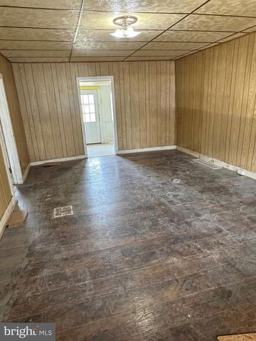 69 MAIN ST, Womelsdorf, PA 19567
