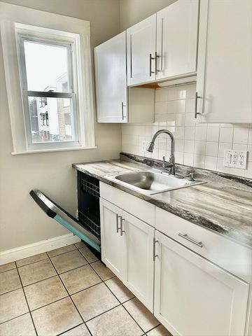 29 Nichols 1, Everett, MA 02149