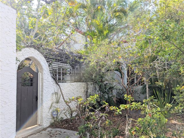 1701 SIESTA DRIVE, Sarasota, FL 34239