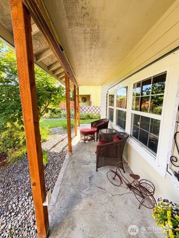 260 Lincoln Avenue E, Tenino, WA 98589