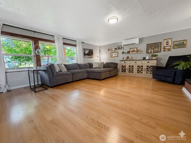 260 Lincoln Avenue E, Tenino, WA 98589