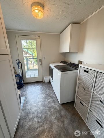260 Lincoln Avenue E, Tenino, WA 98589