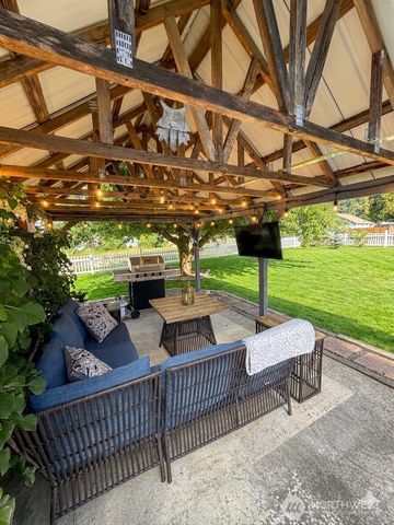 260 Lincoln Avenue E, Tenino, WA 98589