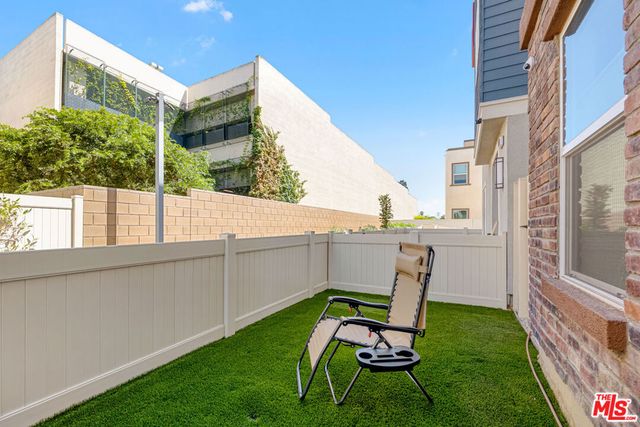 768 Daniel Freeman Circle, Inglewood, CA 90301