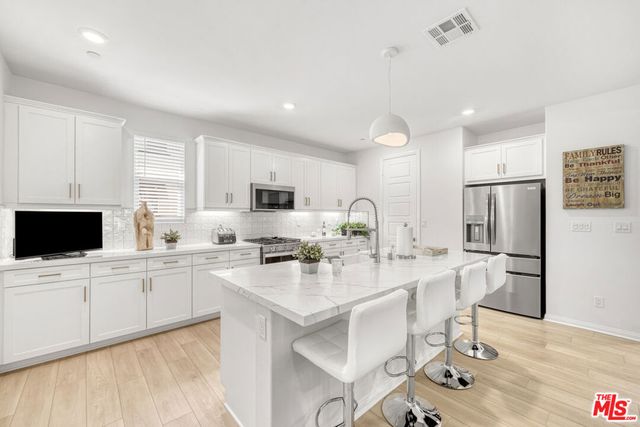 768 Daniel Freeman Circle, Inglewood, CA 90301