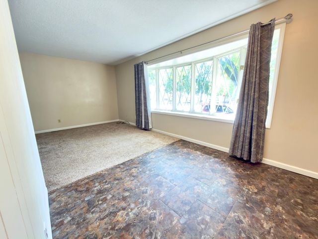 243 Winifred Street E, Saint Paul, MN 55107
