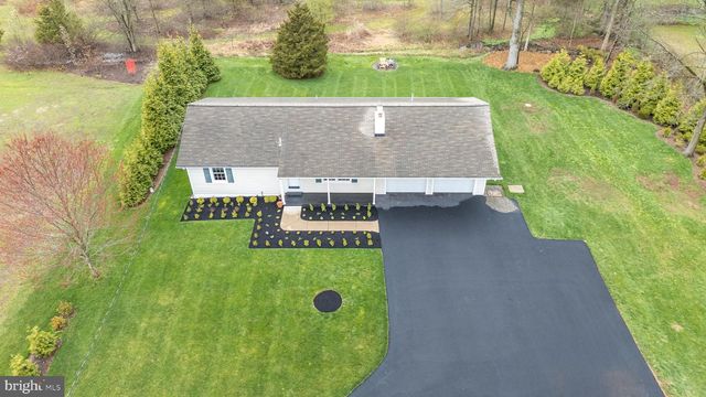 3645 APPLEBUTTER RD, Fountainville, PA 18923