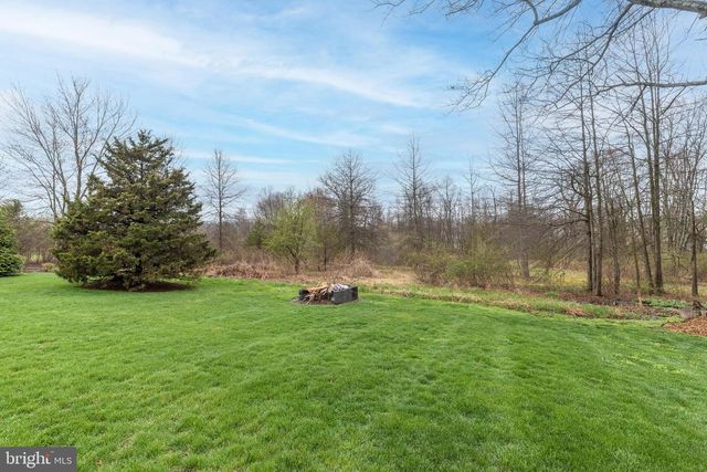 3645 APPLEBUTTER RD, Fountainville, PA 18923