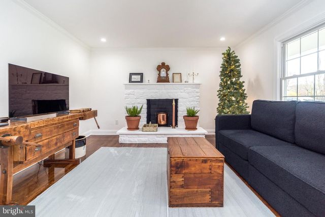 3645 APPLEBUTTER RD, Fountainville, PA 18923