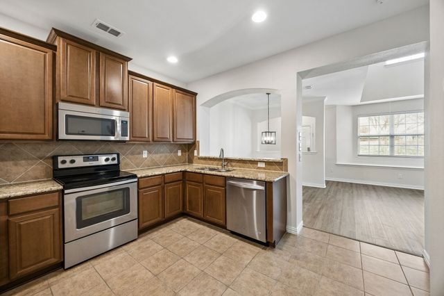 6816 Carrington Lane, Fort Worth, TX 76137