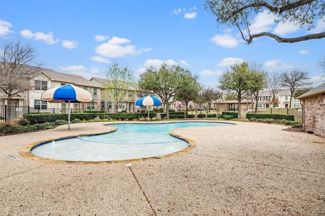 6816 Carrington Lane, Fort Worth, TX 76137