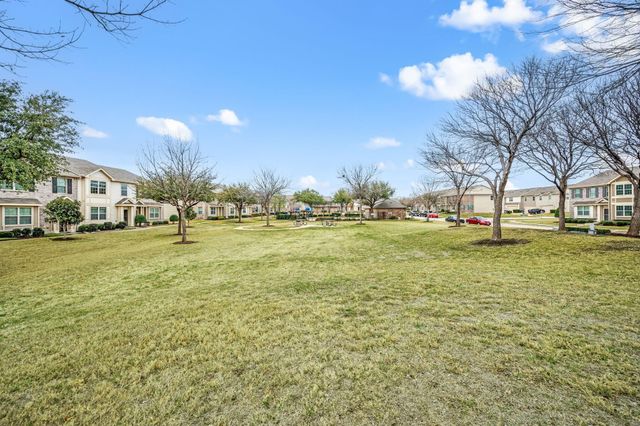 6816 Carrington Lane, Fort Worth, TX 76137