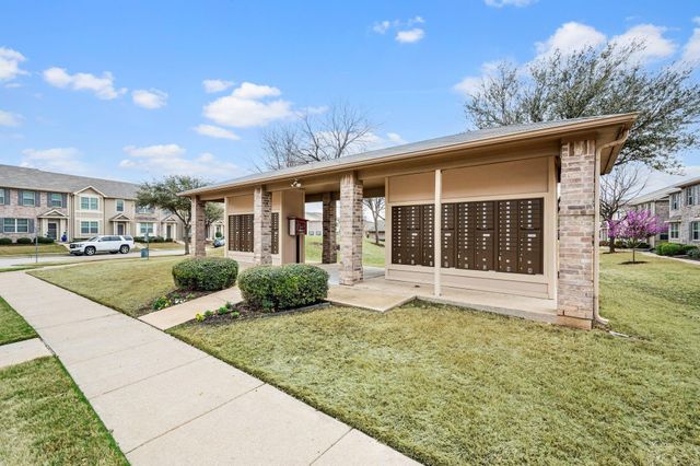 6816 Carrington Lane, Fort Worth, TX 76137