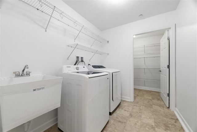 400 Spring Valley Dr, Jackson Twp, PA 16063