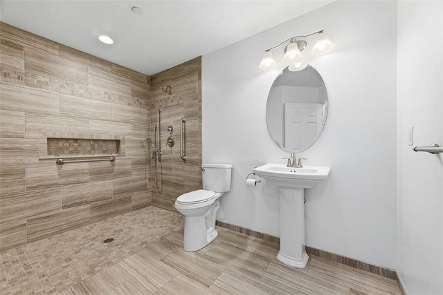 400 Spring Valley Dr, Jackson Twp, PA 16063