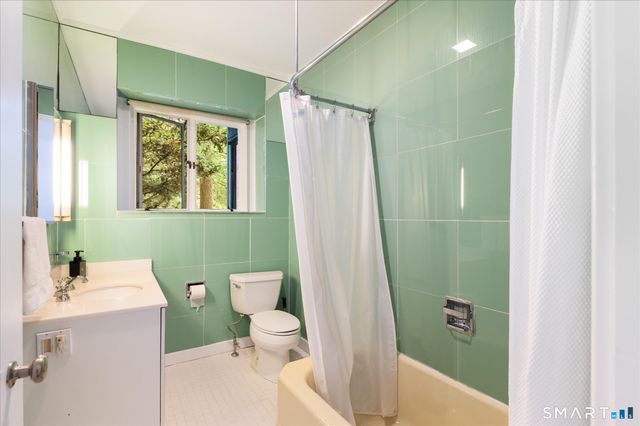 147 Highline Trail, Stamford, CT 06902