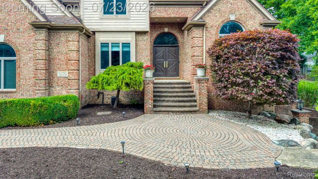 3276 Kern Road, Orion Charter Township, MI 48360