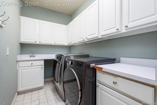3276 Kern Road, Orion Charter Township, MI 48360