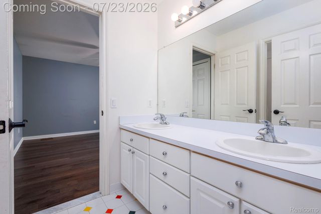 3276 Kern Road, Orion Charter Township, MI 48360