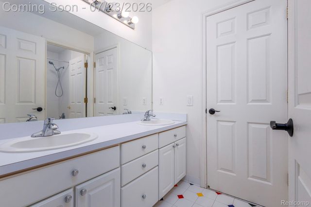 3276 Kern Road, Orion Charter Township, MI 48360