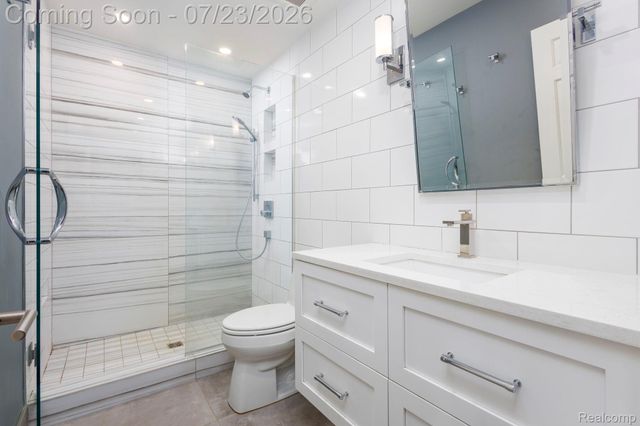 3276 Kern Road, Orion Charter Township, MI 48360