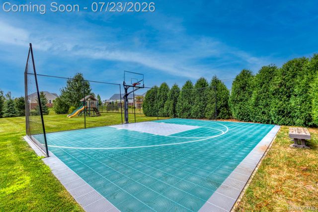 3276 Kern Road, Orion Charter Township, MI 48360